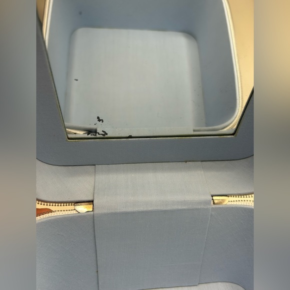 Lacoste Cosmetic Traincase - Picture 2 of 4